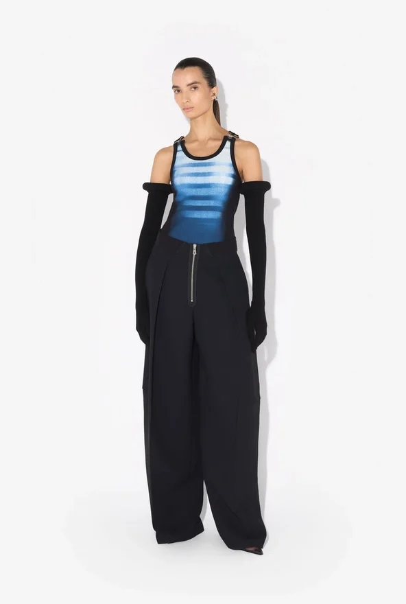 A camisola sem mangas “Le Male” A camisola sem mangas “Le Male”