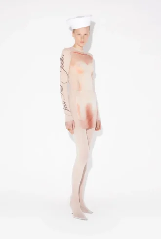 O vestido curto “Le Classique” O vestido curto “Le Classique”