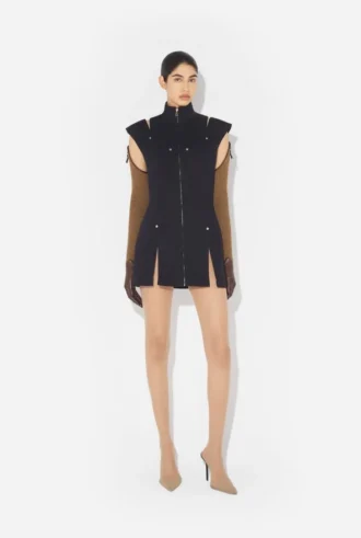 O vestido de calções de ganga com fenda