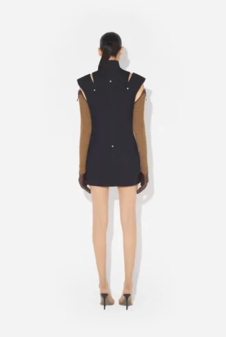 O vestido de calções de ganga com fenda