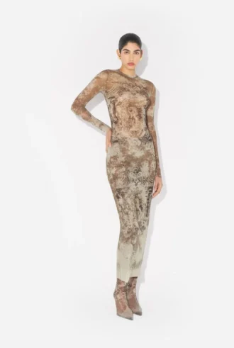 O vestido longo bege Madaillon