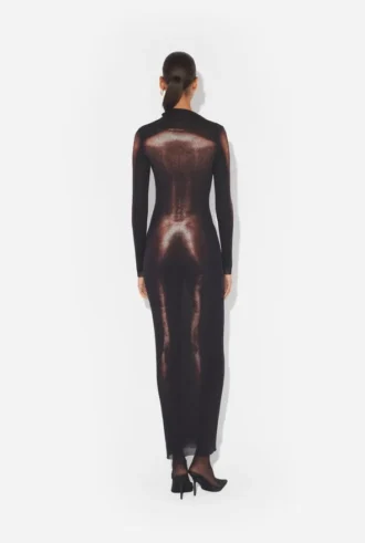 o vestido longo em bronze body dust 2 330x491 - O vestido longo em bronze Body Dust