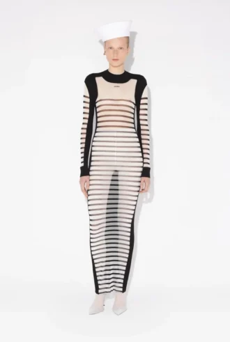 O vestido longo marítimo em dois materiais